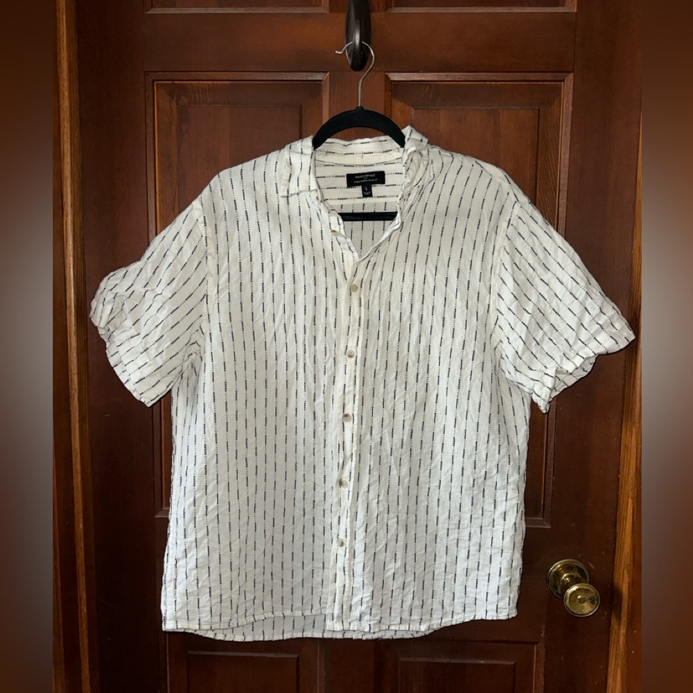 Banana Republic White and Black Striped Button Up Shirt